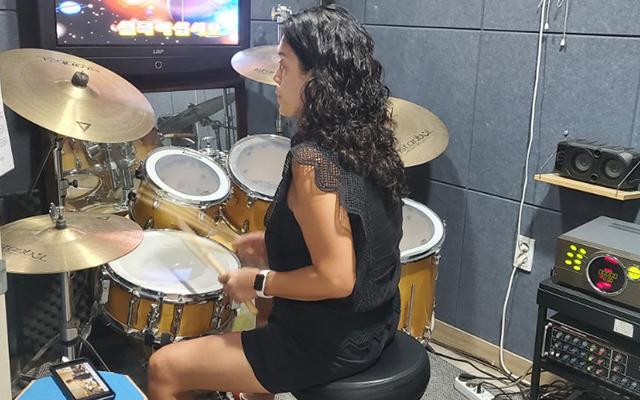 20250716131134_rhmtaydS.jpg_carousel_수영구드럼연습실_부산 수영구 민락동에 위치한 드럼을 사랑하는 이들의 모임,최고의 시설과 환경,개인연습실 최다보유,자유로운연습,유명프로드러머 개인레슨,쉽고,빠르고,재미있게 초보자 대환영,후니드럼스튜디오